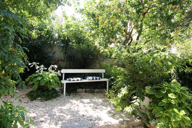 Eco-Apartments With Nice Garden Башка-Вода Экстерьер фото
